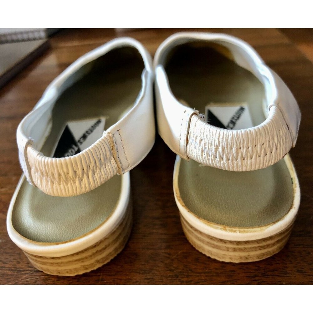 WOMENS MOOTSIE TOOTSIEs CLOSED TOE STAP BACK LOW HEEL SHOES 6M like New - Picture 4 of 7